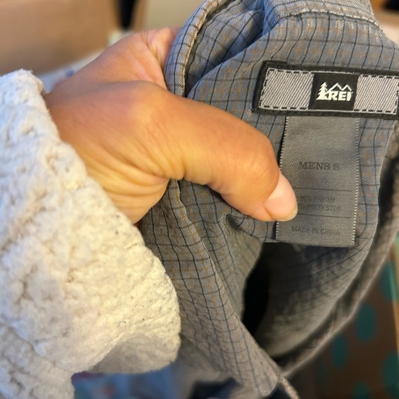 REI Men’s Gray Casual Button Down Shirt Short Sleeve - Picture 3 of 5